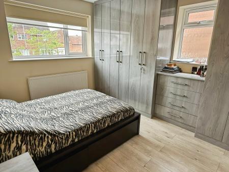 4 bedroom Detached house for sale in Ash Tree Road, Oadby, LE2