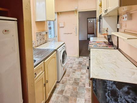 3 bedroom Terraced House for sale in Clarendon Park Road, Leicester, Leicester, LE2
