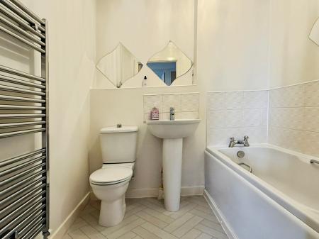 2 bedroom Flat for sale in Saxthorpe Road, Hamilton, LE5