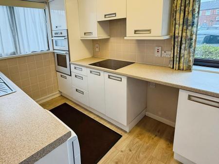 2 bedroom Flat for sale in St Pauls Close, Oadby, LE2