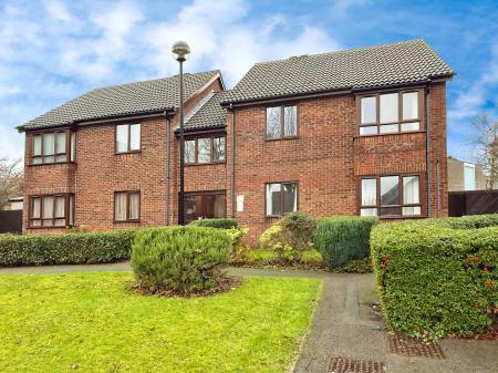 2 bedroom Flat for sale in St Pauls Close, Oadby, LE2