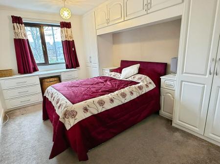 2 bedroom Flat for sale in St Pauls Close, Oadby, LE2