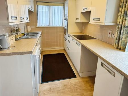 2 bedroom Flat for sale in St Pauls Close, Oadby, LE2