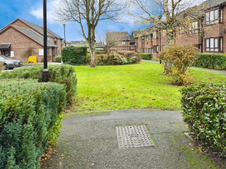 2 bedroom Flat for sale in St Pauls Close, Oadby, LE2