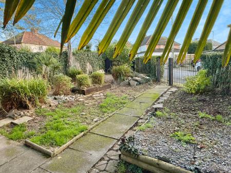 3 bedroom Semi-detached house for sale in Grosvenor Crescent, Oadby, LE2