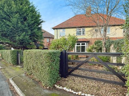 3 bedroom Semi-detached house for sale in Grosvenor Crescent, Oadby, LE2