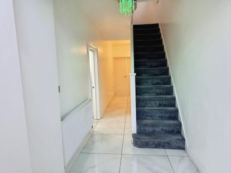 5 bedroom Semi-detached house for sale in Scraptoft Lane, Leicester, Leicester, LE5