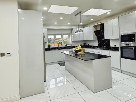 5 bedroom Semi-detached house for sale in Scraptoft Lane, Leicester, Leicester, LE5