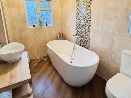 3 bedroom Semi-detached house for sale in Uplands Road, Oadby, LE2