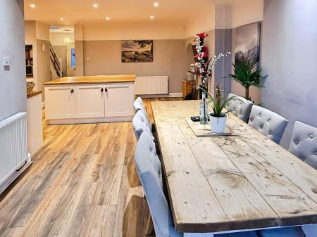 3 bedroom Semi-detached house for sale in Uplands Road, Oadby, LE2