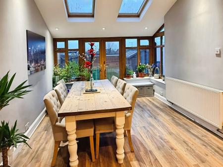 3 bedroom Semi-detached house for sale in Uplands Road, Oadby, LE2