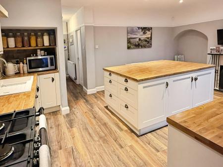 3 bedroom Semi-detached house for sale in Uplands Road, Oadby, LE2