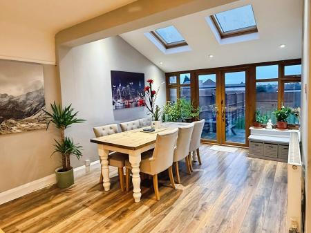 3 bedroom Semi-detached house for sale in Uplands Road, Oadby, LE2