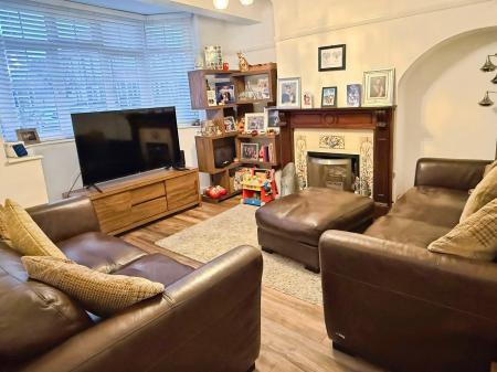 3 bedroom Semi-detached house for sale in Uplands Road, Oadby, LE2