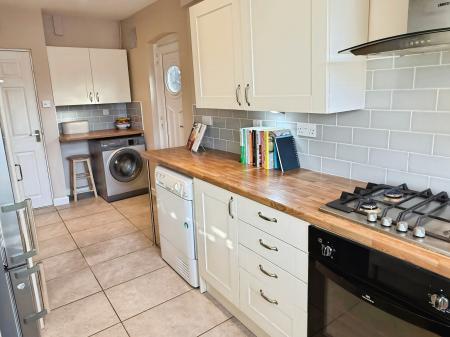 3 bedroom Semi-detached house for sale in Evesham Road, Rowley Fields, LE3