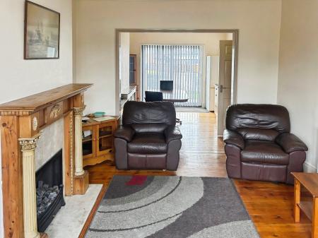 3 bedroom Town house for sale in Harborough Road, Oadby, LE2