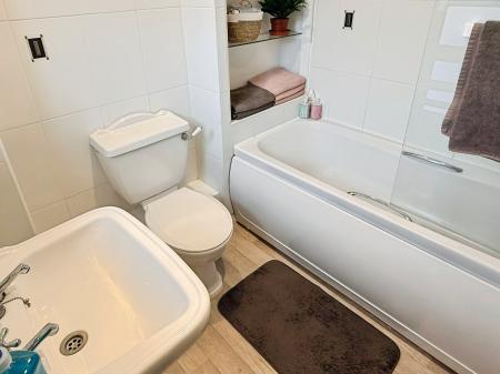 4 bedroom Detached house for sale in Devonia Road, Oadby, LE2