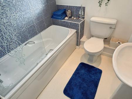 4 bedroom Detached house for sale in Devonia Road, Oadby, LE2