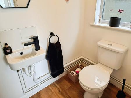 4 bedroom Detached house for sale in Devonia Road, Oadby, LE2