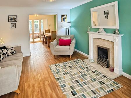 4 bedroom Detached house for sale in Devonia Road, Oadby, LE2