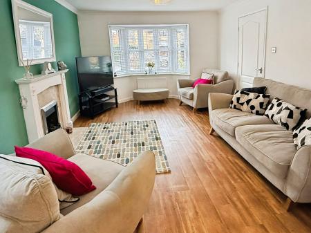 4 bedroom Detached house for sale in Devonia Road, Oadby, LE2