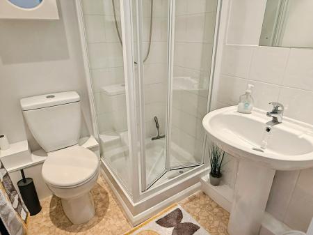 4 bedroom Detached house for sale in Devonia Road, Oadby, LE2