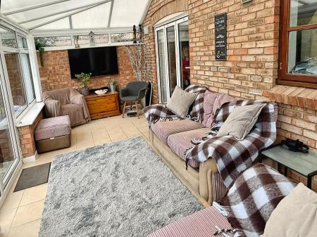 4 bedroom Detached house for sale in Devonia Road, Oadby, LE2