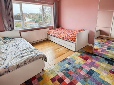 3 bedroom Detached house for sale in Vandyke Road, Oadby, LE2