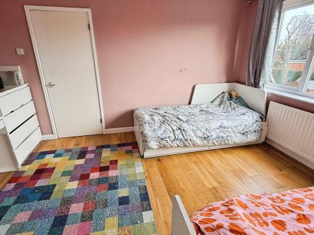 3 bedroom Detached house for sale in Vandyke Road, Oadby, LE2