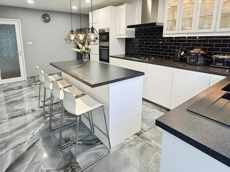 3 bedroom Detached house for sale in Vandyke Road, Oadby, LE2