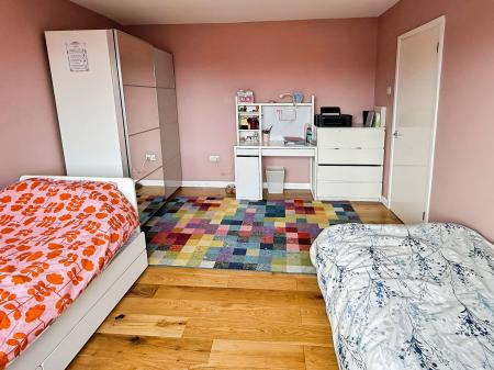 3 bedroom Detached house for sale in Vandyke Road, Oadby, LE2