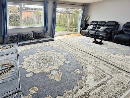 3 bedroom Detached house for sale in Vandyke Road, Oadby, LE2