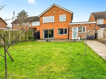 3 bedroom Detached house for sale in Vandyke Road, Oadby, LE2
