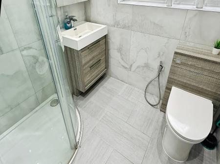 3 bedroom Detached house for sale in Vandyke Road, Oadby, LE2