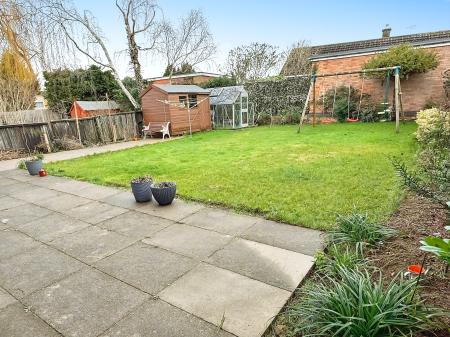 3 bedroom Detached house for sale in Vandyke Road, Oadby, LE2