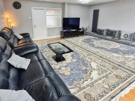 3 bedroom Detached house for sale in Vandyke Road, Oadby, LE2