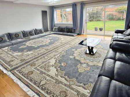 3 bedroom Detached house for sale in Vandyke Road, Oadby, LE2