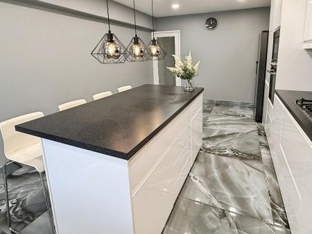 3 bedroom Detached house for sale in Vandyke Road, Oadby, LE2