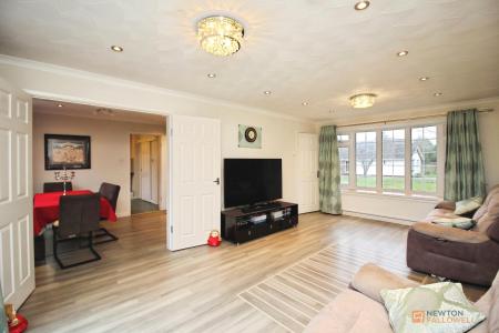 3 bedroom Detached house for sale in The Yews, Oadby, LE2