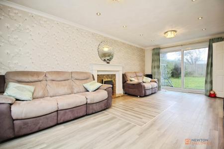 3 bedroom Detached house for sale in The Yews, Oadby, LE2
