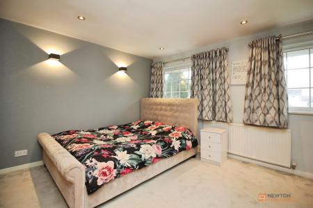 3 bedroom Detached house for sale in The Yews, Oadby, LE2