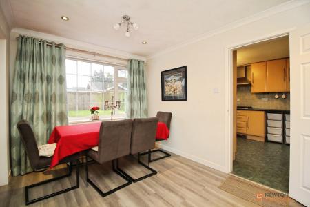 3 bedroom Detached house for sale in The Yews, Oadby, LE2
