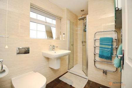 3 bedroom Detached house for sale in The Yews, Oadby, LE2