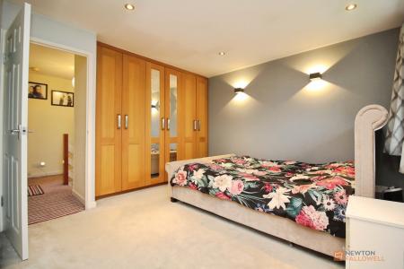 3 bedroom Detached house for sale in The Yews, Oadby, LE2