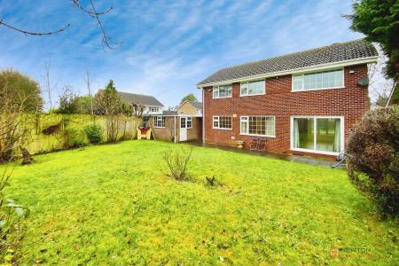 3 bedroom Detached house for sale in The Yews, Oadby, LE2