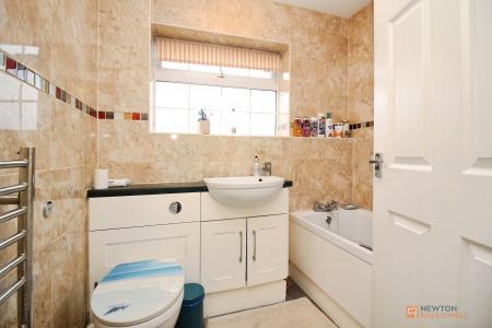3 bedroom Detached house for sale in The Yews, Oadby, LE2