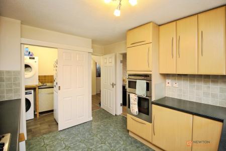 3 bedroom Detached house for sale in The Yews, Oadby, LE2
