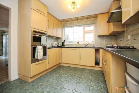 3 bedroom Detached house for sale in The Yews, Oadby, LE2