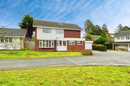 3 bedroom Detached house for sale in The Yews, Oadby, LE2