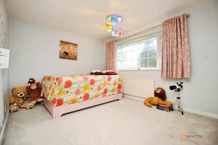 3 bedroom Detached house for sale in The Yews, Oadby, LE2